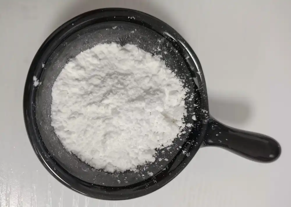 What are the solubility properties of melatonin powder?