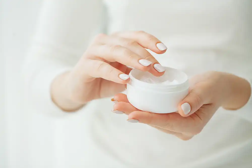 How to integrate Beta-Arbutin Powder into serums and creams? 